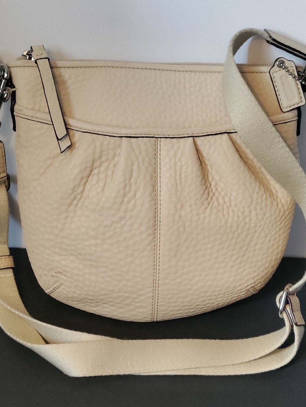 Coach Soho Pleated Leather Swingpack Crossbody Bag Ivory Cream Y2K